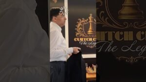 Kasparov and Anand DON’T NEED A CHESS BOARD TO ANALYZE THE GAME